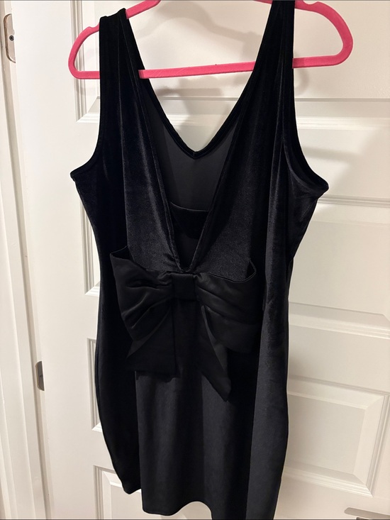torrid Dresses & Skirts - torrid Black Velvet Mini Dress with Bow Back